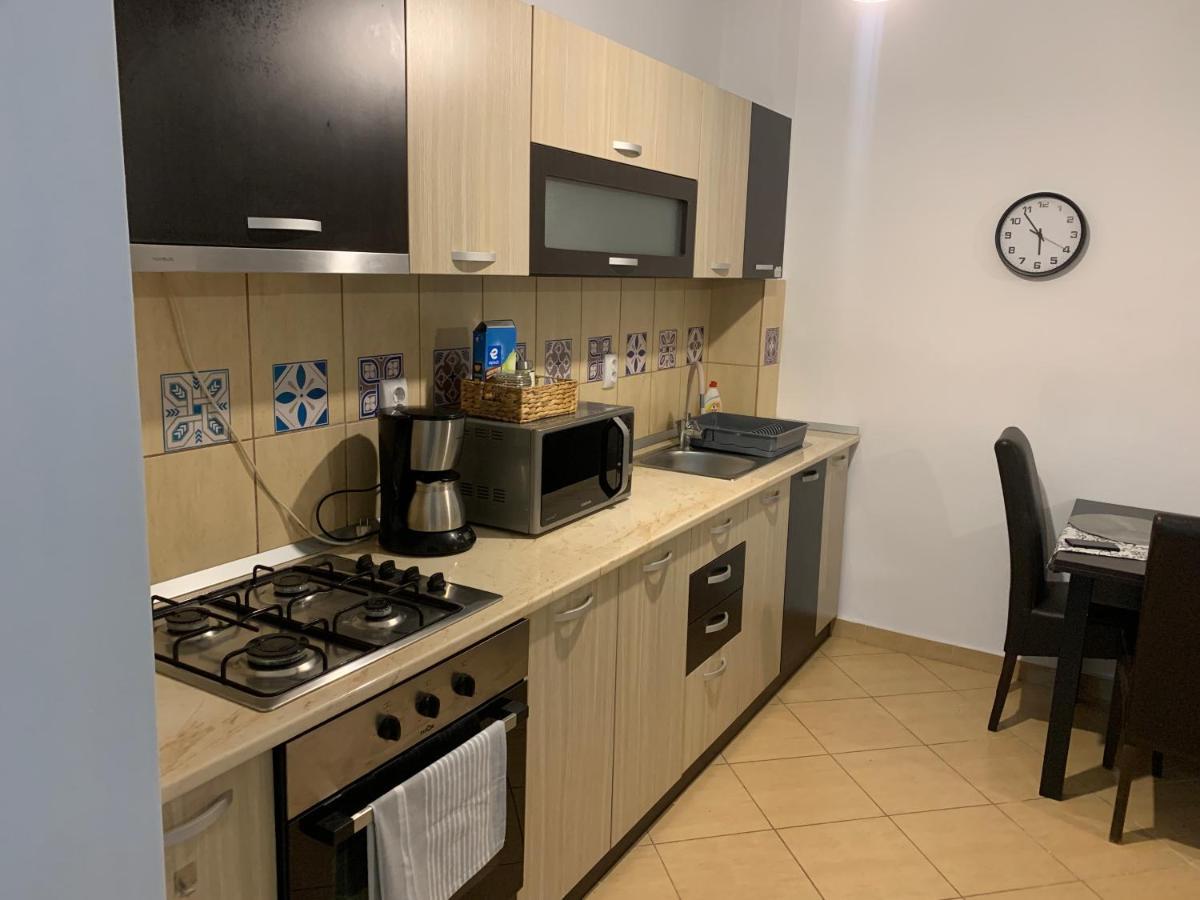 Confort Apartment Medgyes Kültér fotó