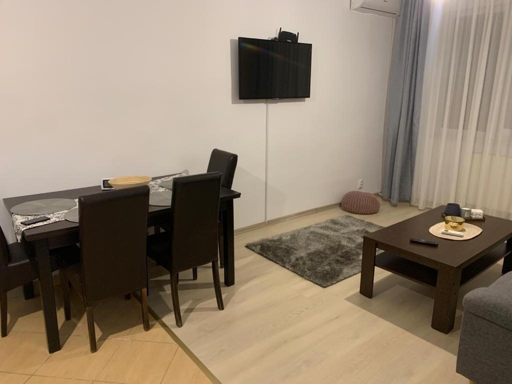 Confort Apartment Medgyes Kültér fotó