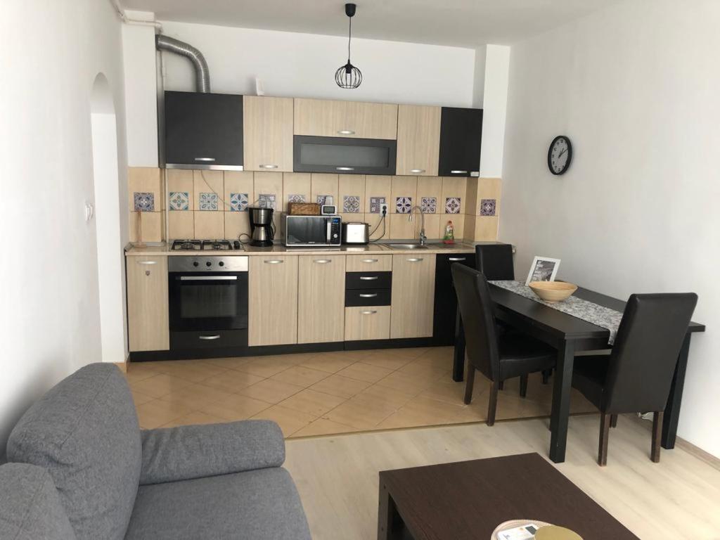 Confort Apartment Medgyes Kültér fotó